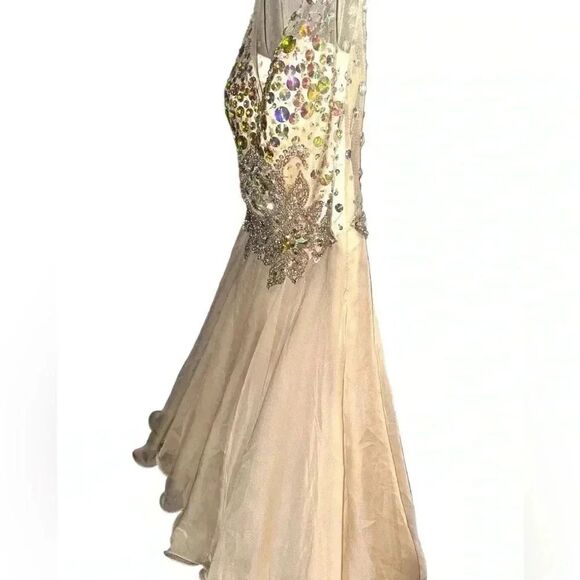 Glamorous Dress - Picture 9 of 10